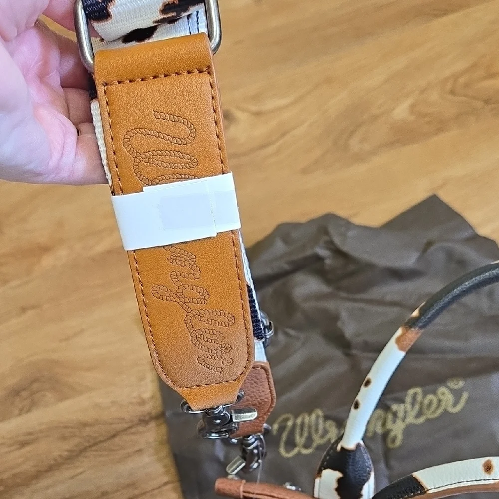 Wrangler Brown and White Cow Print Tote NWT - Picture 3 of 4